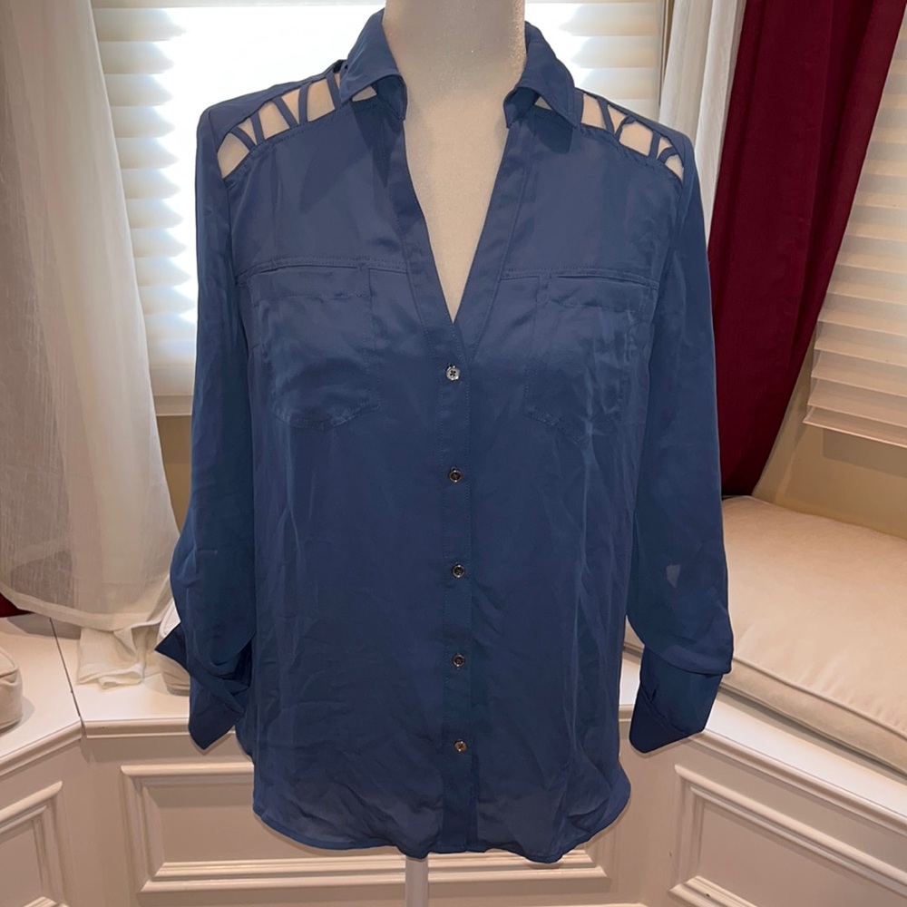 Candie’s  Sz M button down blouse